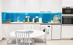 Cycladic Style Apt In Athens